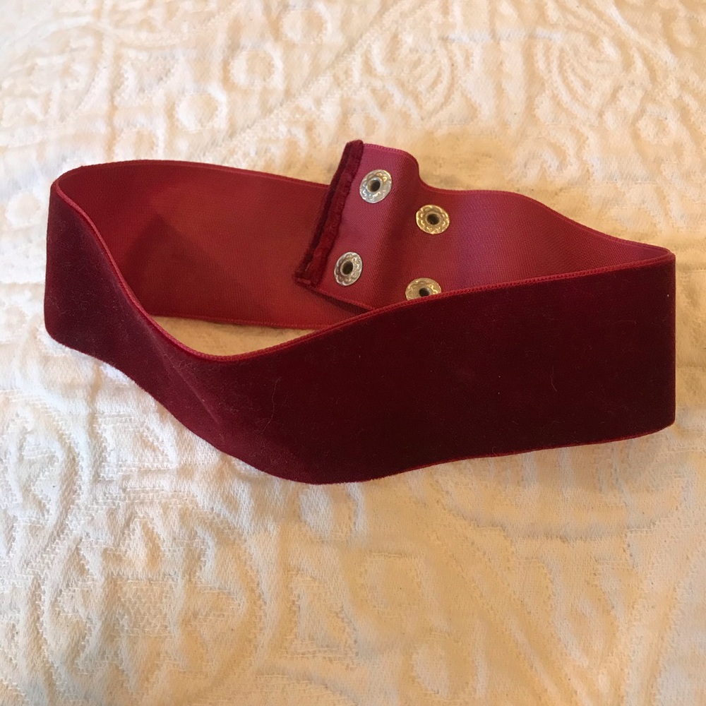 MAROON VELVET CHOKER